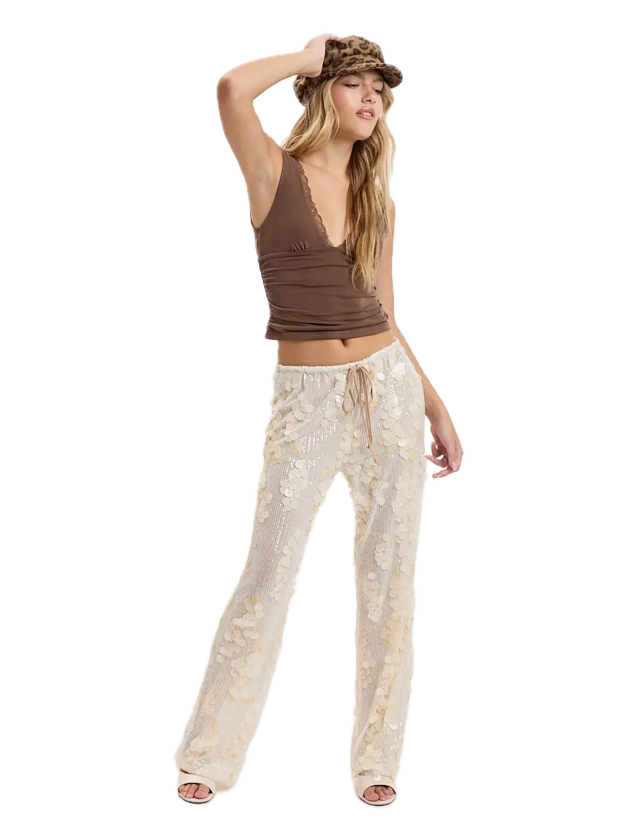 Tonal Scallop Lace V-Neck Solid Color Tank Top